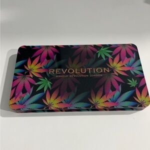 Makeup Revolution Forever Flawless Chilled with cannabis sativa Shadow Palette
